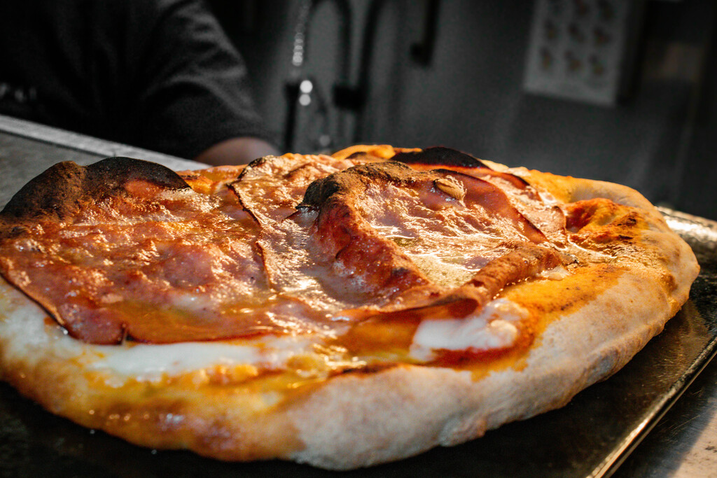 Pinsa Mortadella et Pistacchio