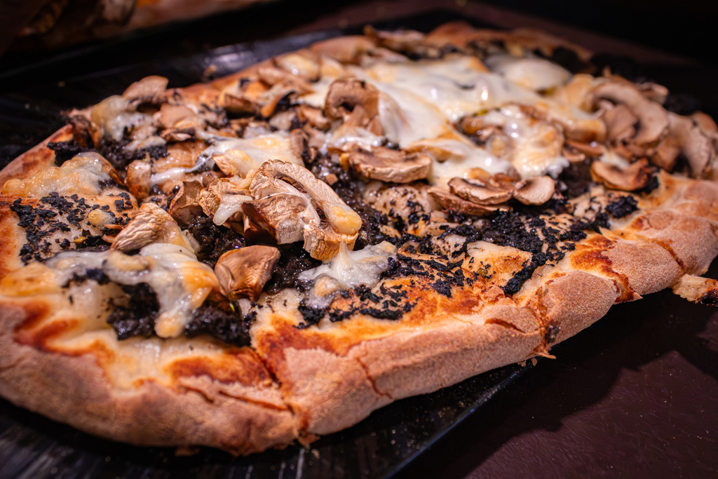 Pinsa Funghi et tartufo